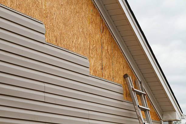 Professional Siding Contractor technician working in Cleveland, TX